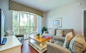Cozy Lakeview Condo W Private Balcony